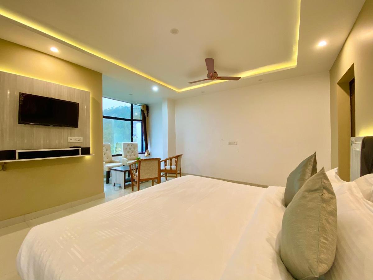 Hotel Kavita Palace לנסדאון מראה חיצוני תמונה