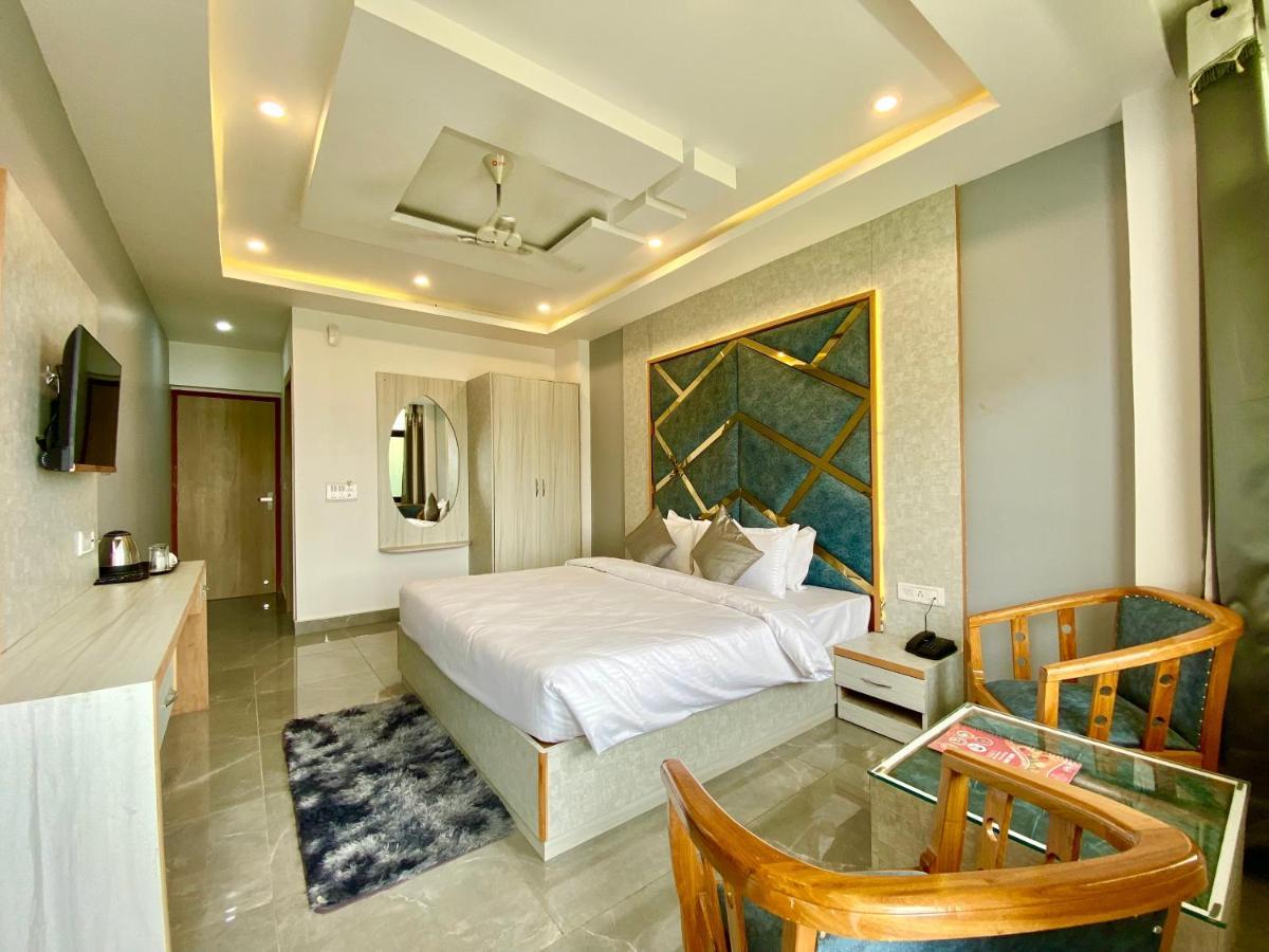 Hotel Kavita Palace לנסדאון מראה חיצוני תמונה